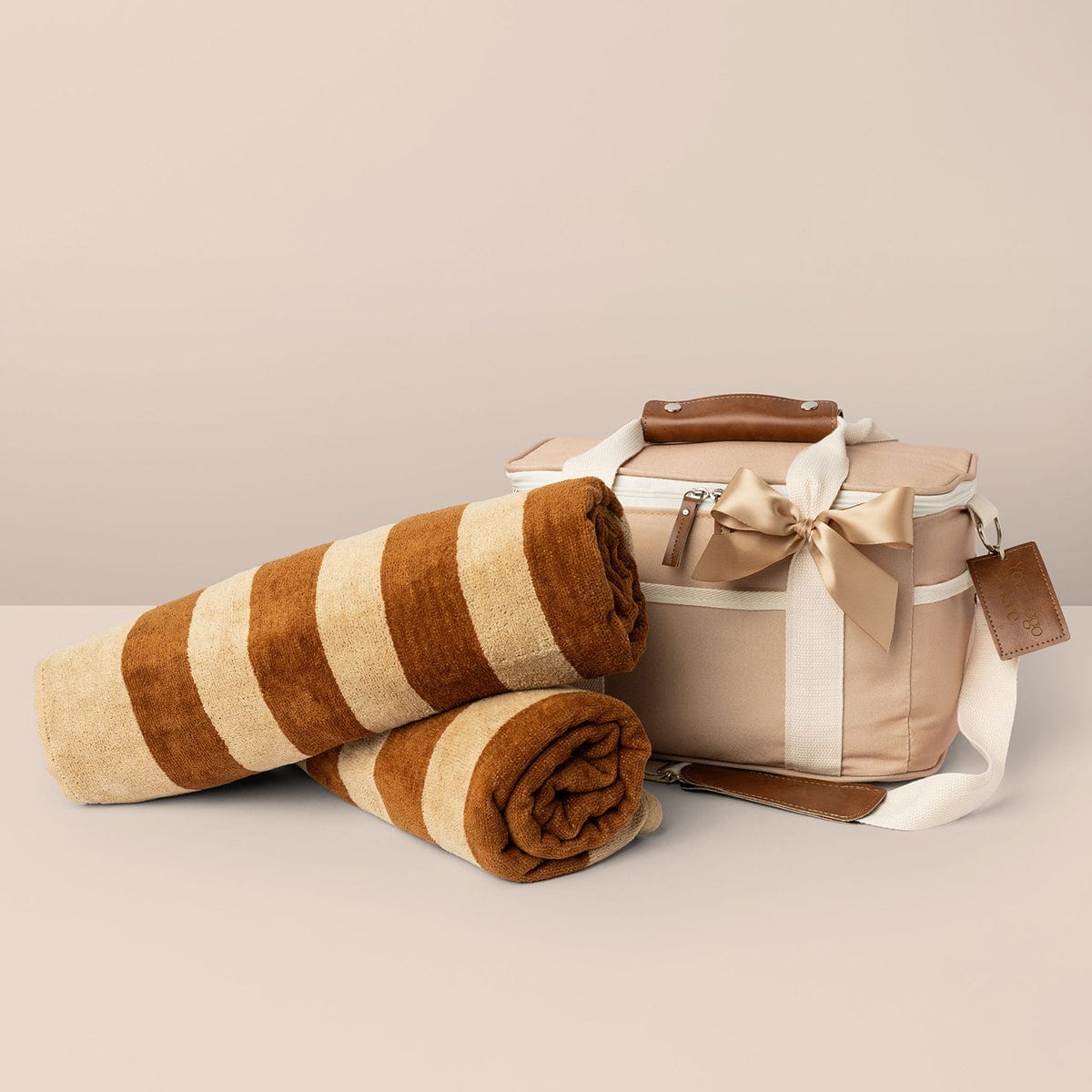 Ellar Boutique Cooler Bag Gift with Striped Towels